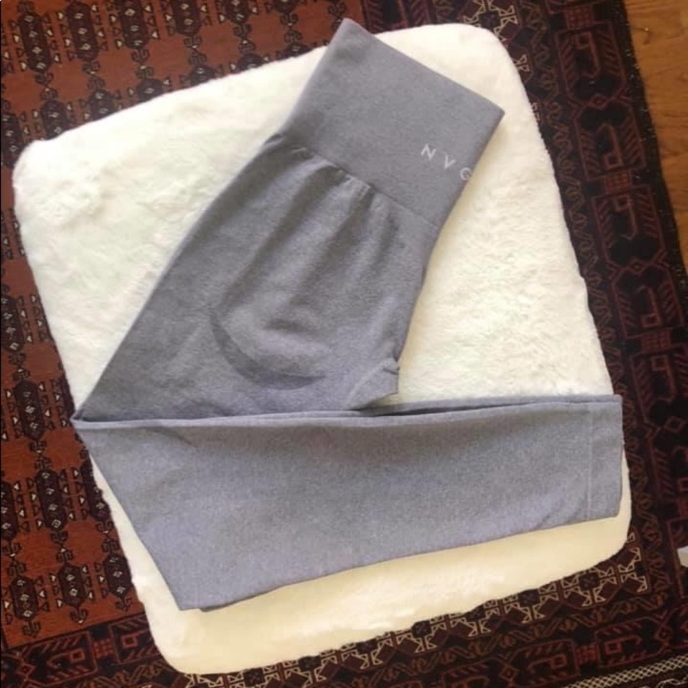SWAP: NVGTN GREY SEAMLESS LEGGING (S)